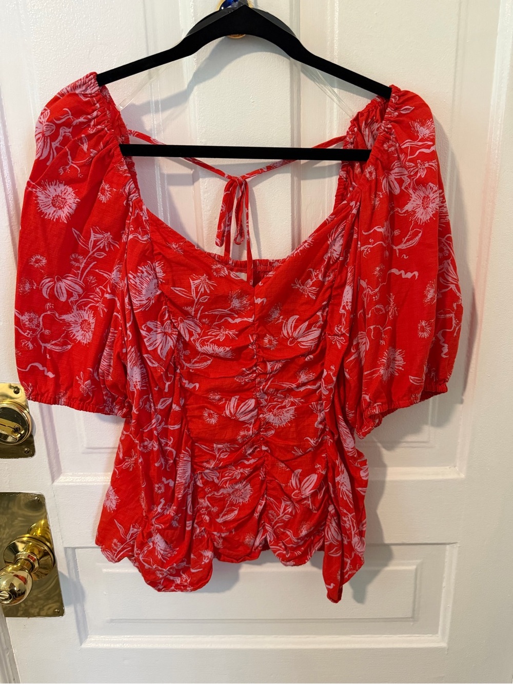 Ava & Viv Plus Size Red Floral Ruched Puff Sleeve Blouse